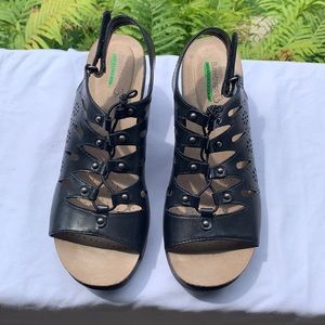 Baretraps Leather Floral Cut out Lace up Wedges8.5